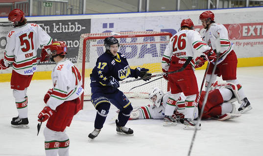 HV71 nr 17 Max Örnskog jublar