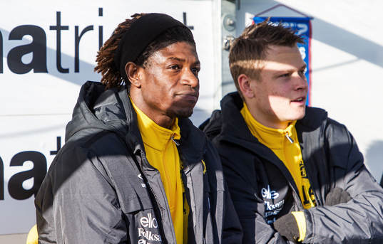 Mohamed Bangura, Elfsborg, på bänken innan matchen