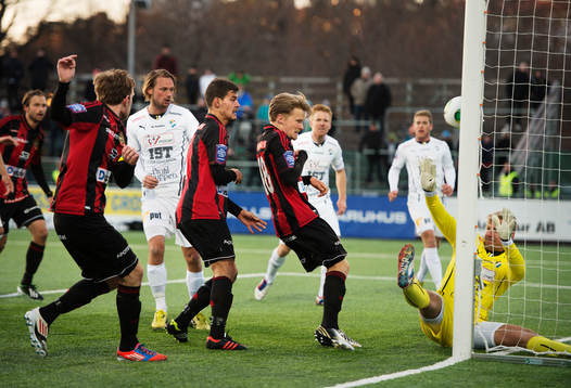 Pontus Segerström, Brommapojkarna, skjuter in 2-2 bakom
