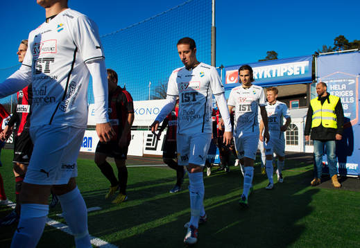 Kenny Pavey, Öster, gör entré
