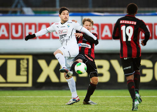 Pablo Pinones Arce, Öster, utmanas av Jacob Une Larsson,