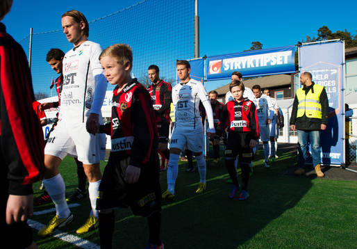 Spelarna och knattarna gör entré
