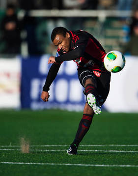 Serge-Junior Martinsson Ngou, Brommapojkarna