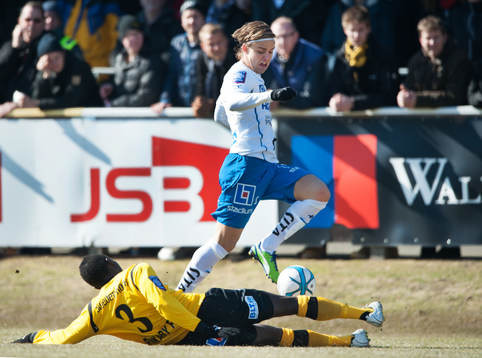 Christoffer Nyman, Norrköping, och Gbenga Arokoyo, Mjällby