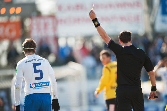 Andreas Ekberg, domare, varning, gult kort.