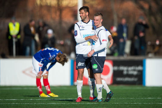 Mikael Dahlberg och Alexander Faltsetas, Gefle kramas om