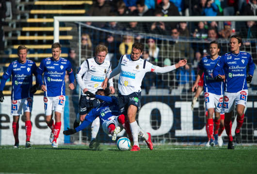 Gefle och Marcus Hansson pressar på och jagar boll