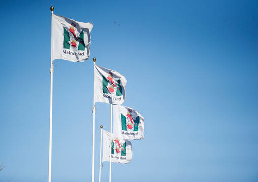 flaggor med emblem från Malmö Stad