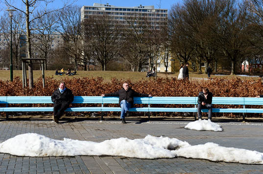 snö ligger fortfarande kvar utanför Swedbank Stadion
