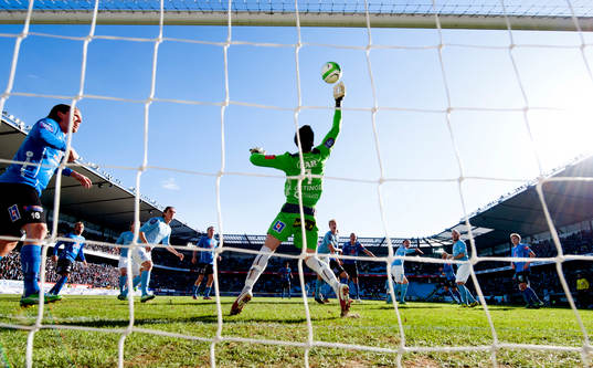 Erik Johansson, Malmö FF, nickar hårt men Stojan Lukic,