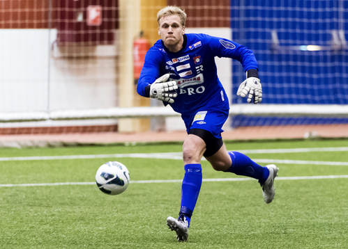 Peter Abrahamsson, målvakt, Örgryte, kastar ut bollen