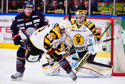 Oroligt framför Joacim Eriksson, målvakt, Skellefteå