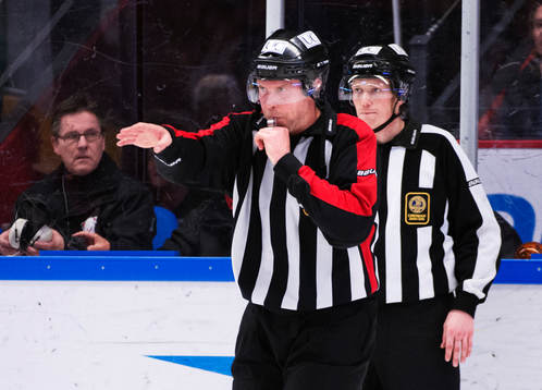 Ulf Rönnmark, domare, dömer mål till Linköping i slutet