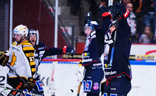 Simon Hjalmarsson, Linköping, jublar