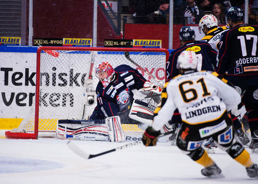 Det matchavgörande 2-3-målet går in bakom Christian
