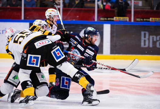 Sebastian Karlsson, Linköping, stoppas av Martin Sevc,