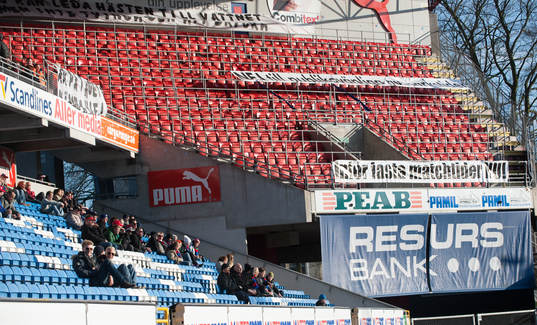 Första halvlek, HIF-supportrarnas läktare