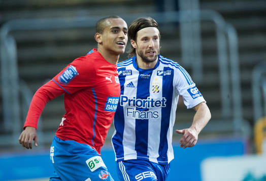 Två mittbackar som ser ut att trvias tillsammans, Walid