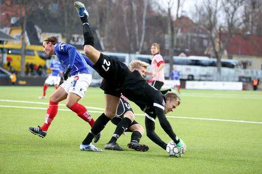 Malmö 27 målvakt Johan Dahlin  , Åtvidaberg 11 Viktor