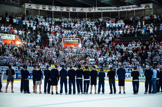 Leksands-supportrar tackar spelarna i Leksand