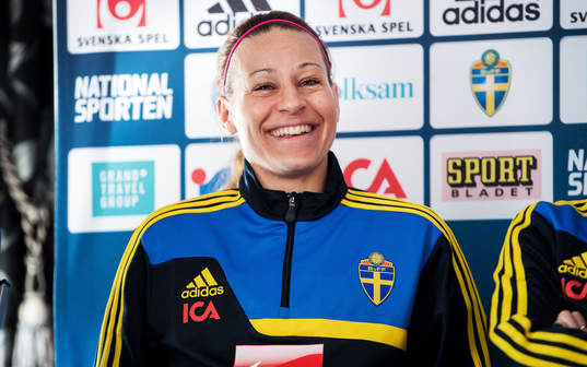 En glad Charlotte Rohlin, Sverige
