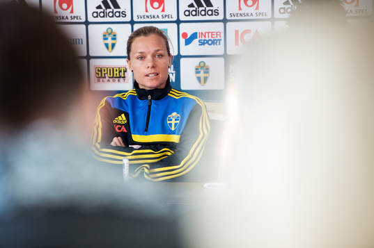 Sara Thunebro, Sverige