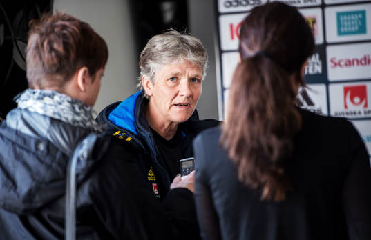 Pia Sundhage, förbundskapten, Sverige