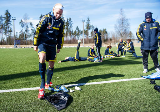 Sara Thunebro, Sverige, byter skor