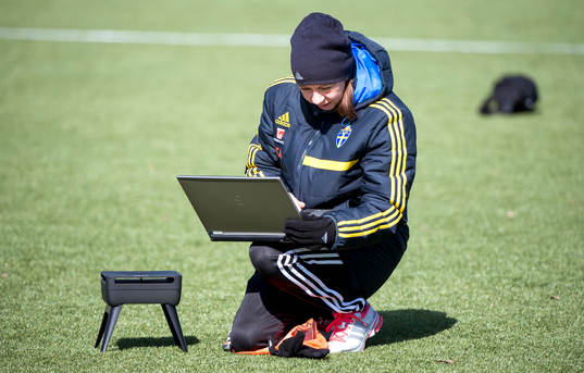 Helena Andersson, fysiolog, Sverige, kollar värdena i