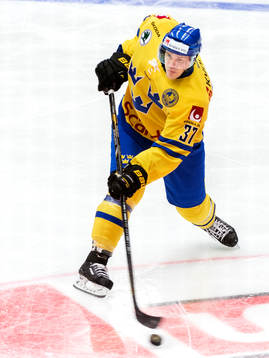 Stefan Johansson, Sverige, skjuter mål. 2-1 till Sverige