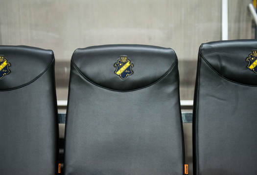 AIKs emblem på avbytarbänken