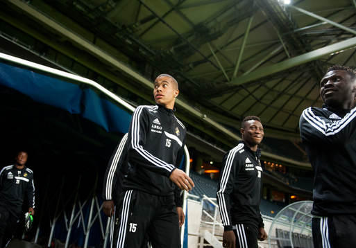 Robin Quaison, Ibrahim Moro och AIK-spelarna kommer ut på