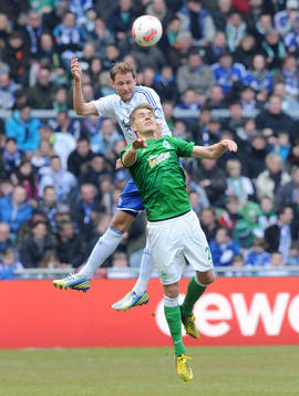 v.l. Benedikt Hoewedes, Nils Petersen (Bremen)