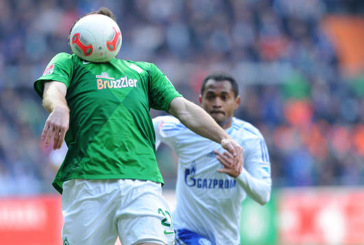 v.l. Sokratis Papastathopoulos, Raffael (Schalke)