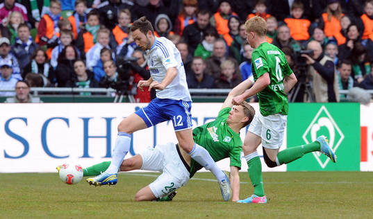 v.l. Marco Hoeger (Schalke), Nils Petersen, Kevin de Bruyne