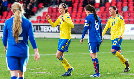 Lotta Schelin och Olivia Schough, Sverige, jublar