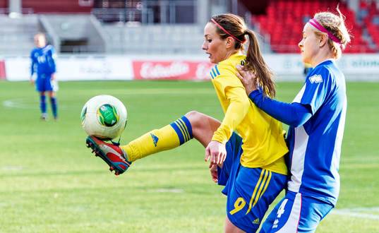 Kosovare Asllani, Sverige, trycks i ryggen av Edda
