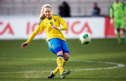Lisa Dahlkvist, Sverige