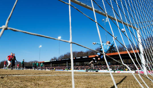 Gais har ett skott i stolpen i andra halvlek