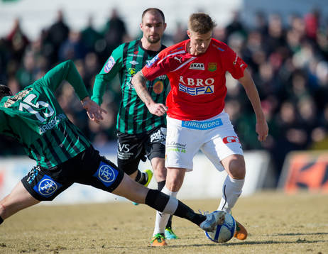 Alexander Mellqvist, Varberg, bryter bollen av Andreas