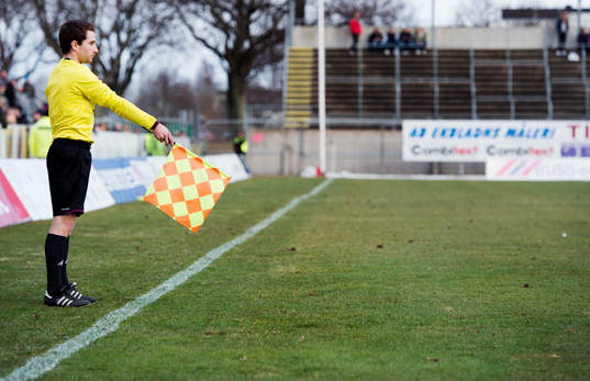 linjemannen vinkar offside