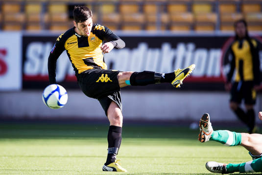 Adis Hušidić, Hammarby, skjuter på täckande
