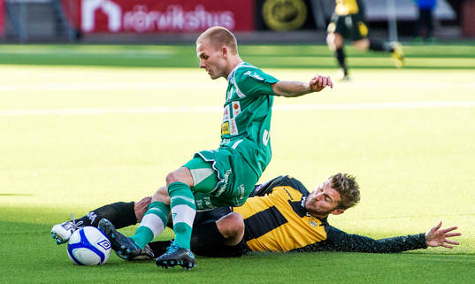 Niklas Andersén, Ljungskile, glidtacklas av Christoph