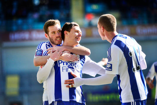 David Moberg Karlsson, IFK Göteborg omfamnas av Emil