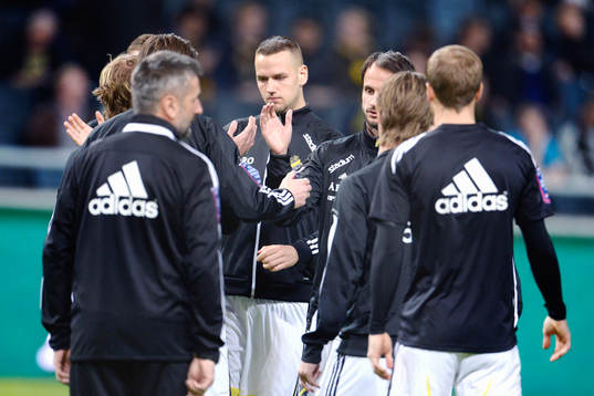 AIK spelarna peppar varandra innan avspark