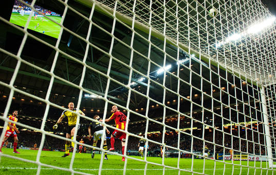 Ivan Turina, målvakt, AIK, ser bollen gå över mål