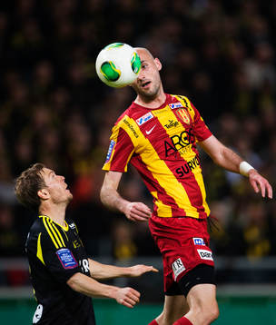 Per Karlsson, AIK, ser Dinko Felic, Syrianska, nicka bollen
