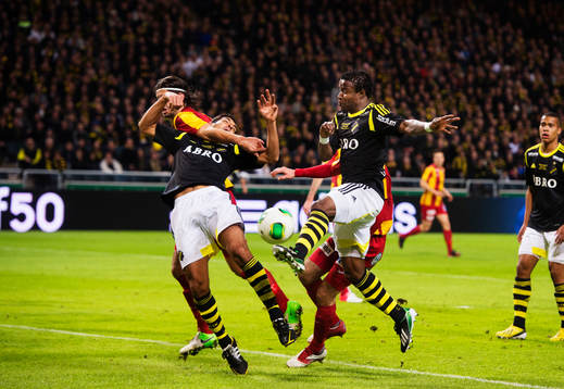 Celso Borges, AIK, stoppas av Haris Skenderovic, Syrianska,