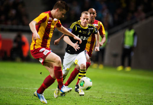 Daniel Gustavsson, AIK, jagar bollen