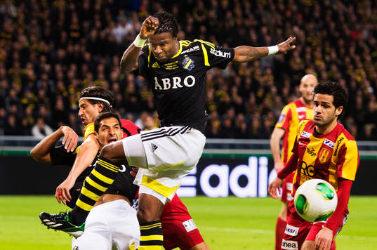Celso Borges, AIK, stoppas av Haris Skenderovic, Syrianska,